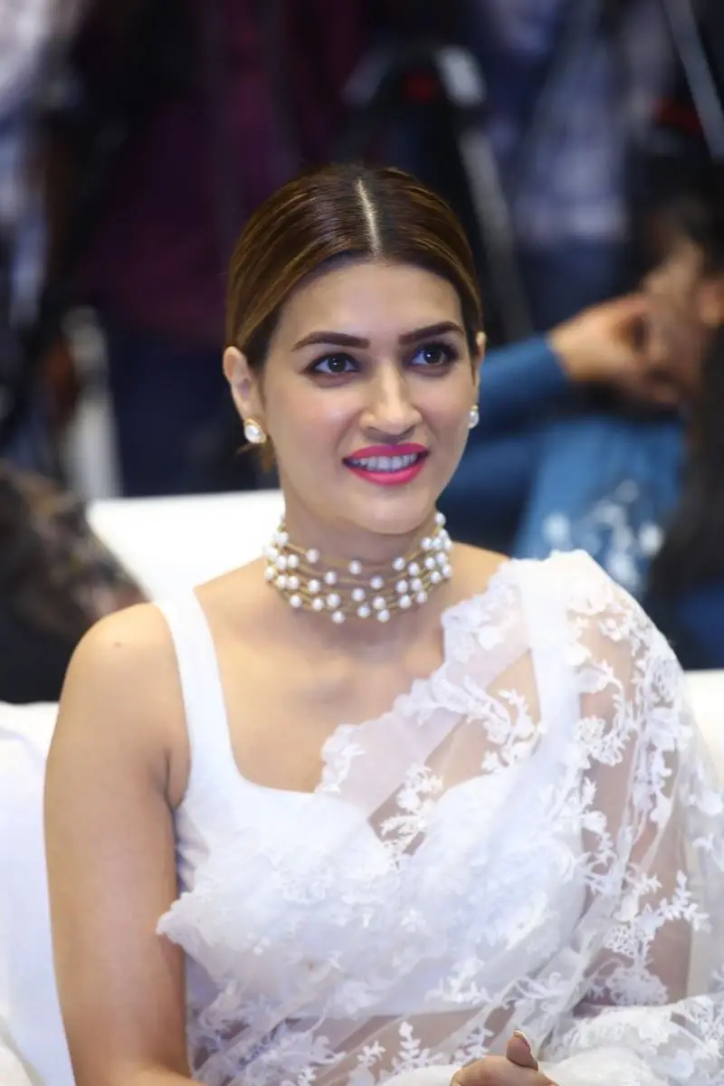 Kriti Sanon Charming Stills In White Saree Sleeveless Blouse